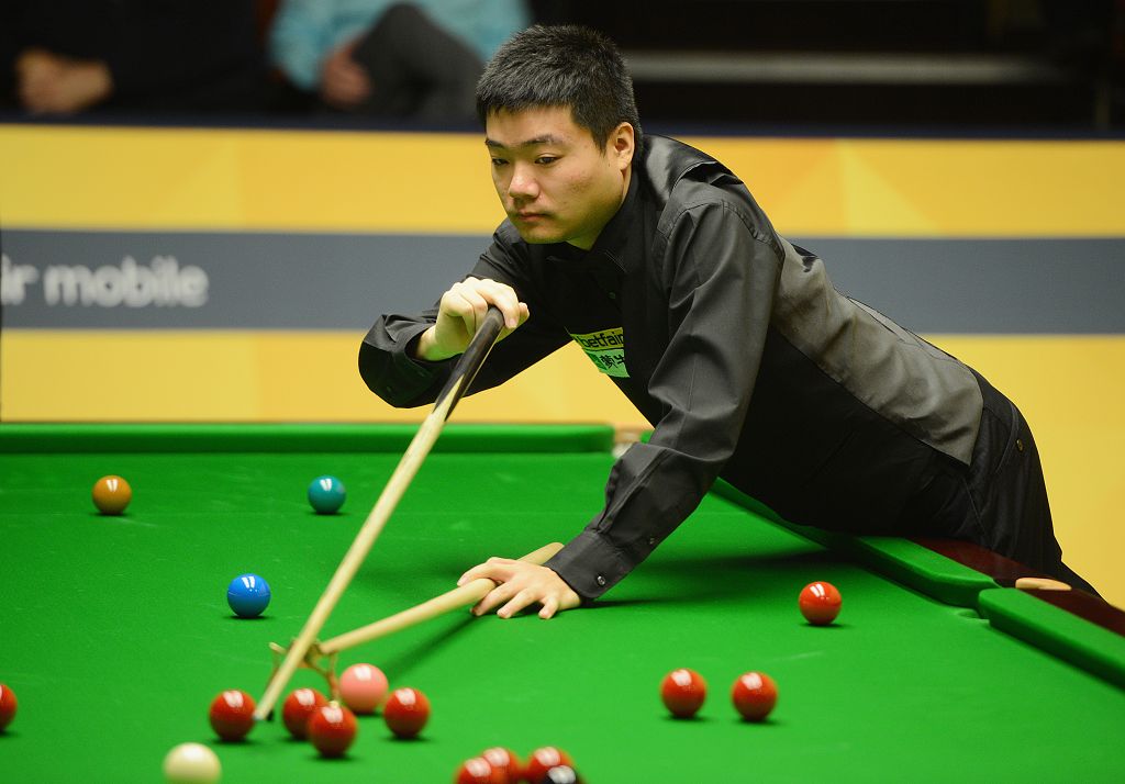 荣耀时刻！陈晨2度扑点 武汉江大点球胜墨尔本城 捧起亚冠冠军奖杯