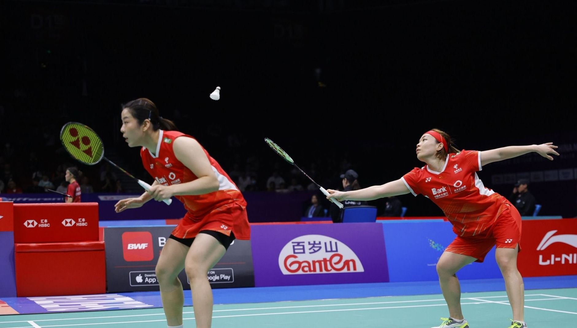 与年轻球迷 与年轻球迷